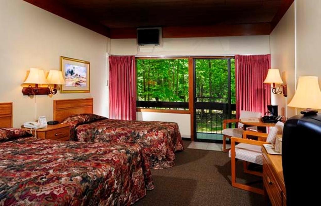Pipestem Resort State Park 외부 사진