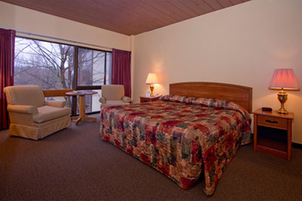 Pipestem Resort State Park 객실 사진